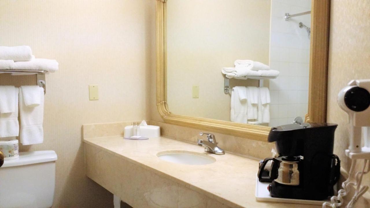 Travelodge Hotel By Wyndham Vancouver Airport Richmond Esterno foto